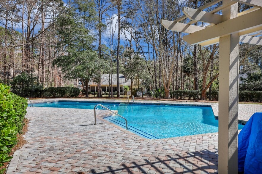 Building Photo - 245 Club Gate