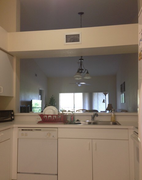 Building Photo - 175 Kings Hwy