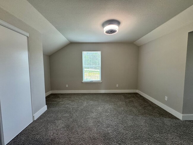 Building Photo - For Rent – 100 Brooklyn Dr, Canyon Lake, T...
