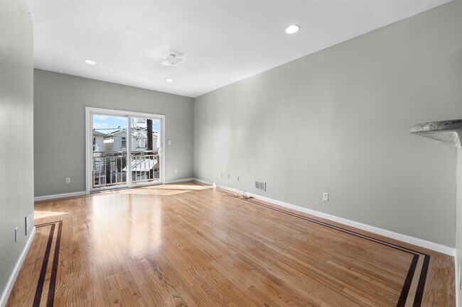 Building Photo - 392 Liberty Ave