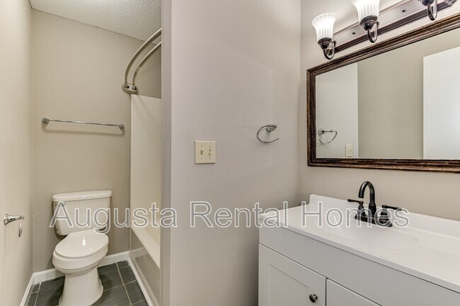 Building Photo - 2960 Glenn Hills Dr