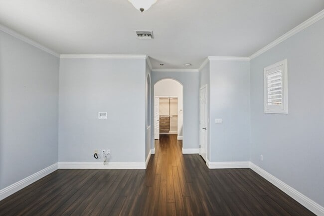 Building Photo - Beautiful 3 Bed South Summerlin Home With 1st Floor Bed and Bath