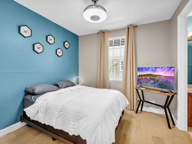 Building Photo - 2249 NE 9th Ave