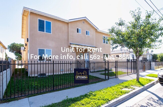Building Photo - Townhome - 3 Bedrooms-2.5 Baths - Los Angeles