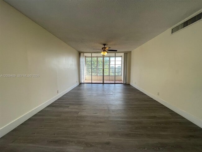 Building Photo - 9471 Evergreen Pl