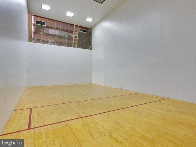 Building Photo - 205 Yoakum Pkwy