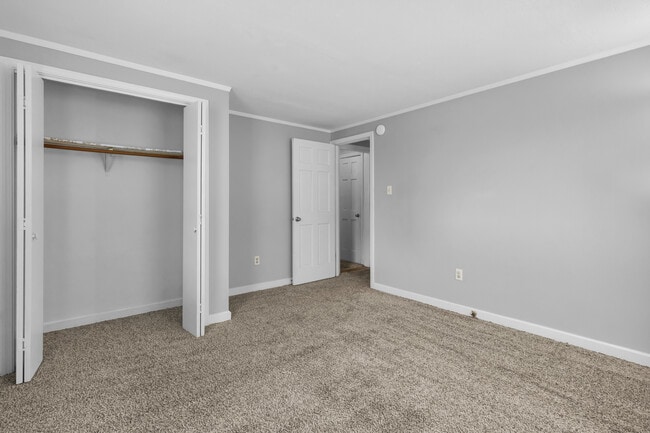 Building Photo - 338 River Walk Dr