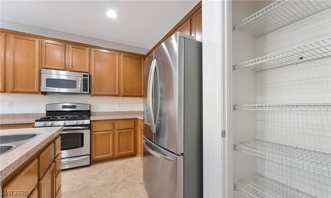 Building Photo - 9764 Bedstraw St