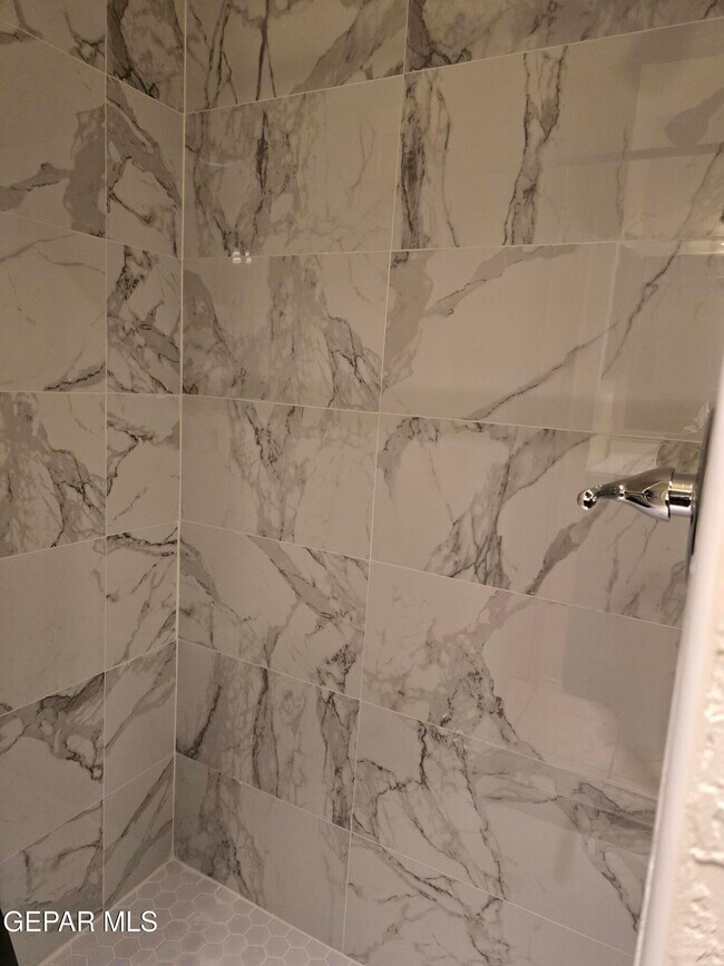 Building Photo - 6201 Escondido Dr