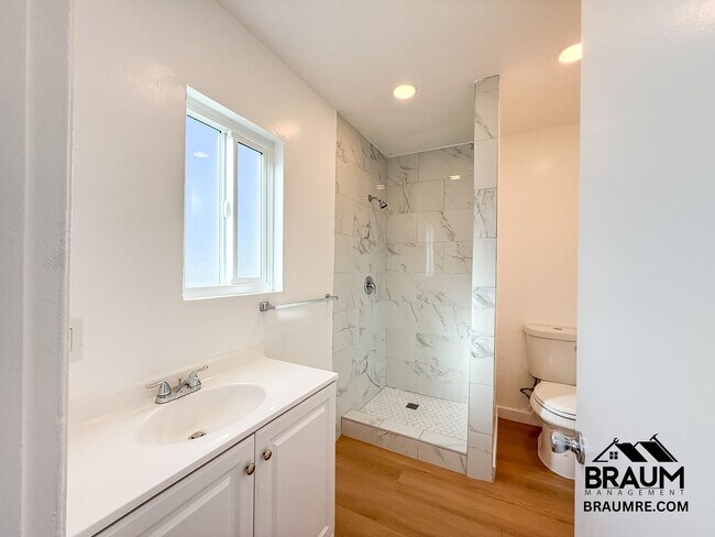 Building Photo - 13115 Oxnard St