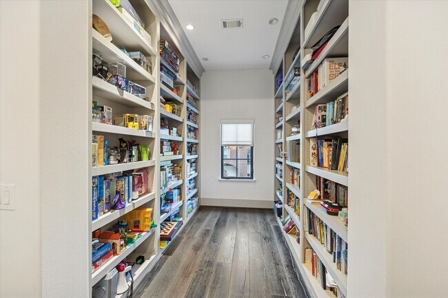 Building Photo - 5353 Lampasas St