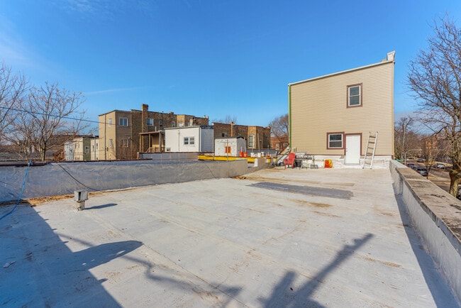 Building Photo - 3301 W Evergreen Ave