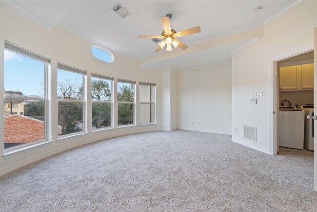 Building Photo - 1515 Hyde Park Blvd