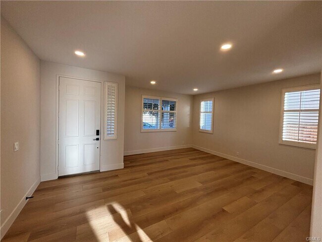 Building Photo - 33 Grassy Knoll Ln