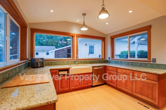 Building Photo - 745 S 21st Pl