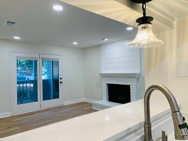 Primary Photo - 524 Warm Springs Cir