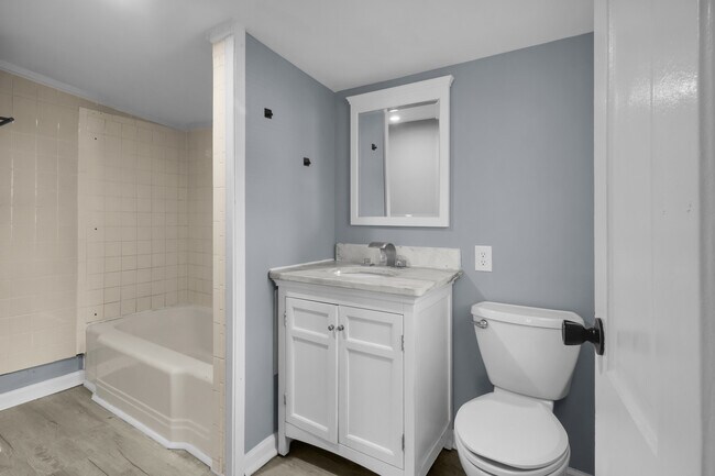 Building Photo - 522 Crawford St