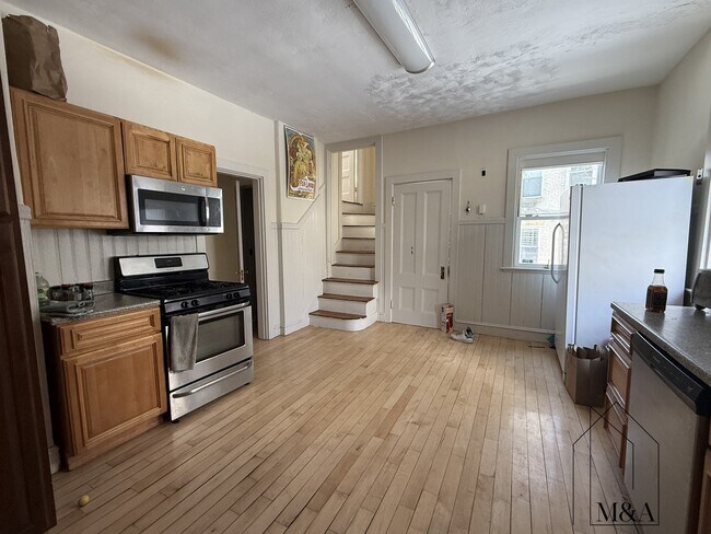 Building Photo - 12 Braemore Rd