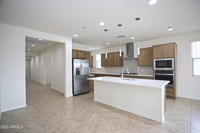 Building Photo - 831 W Finch Dr