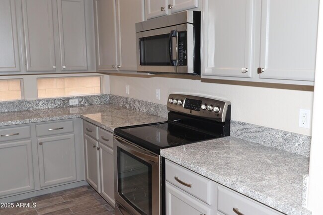 Building Photo - 6760 W Monona Dr