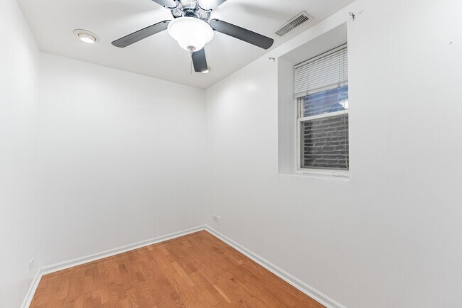 Building Photo - 1631 W 18th St