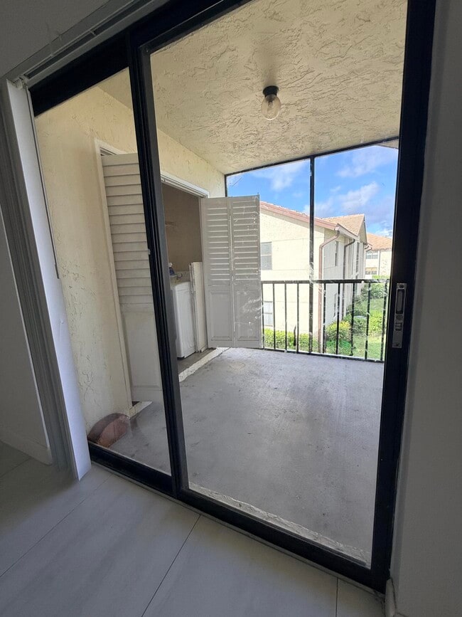 Building Photo - 7714 Tahiti Ln