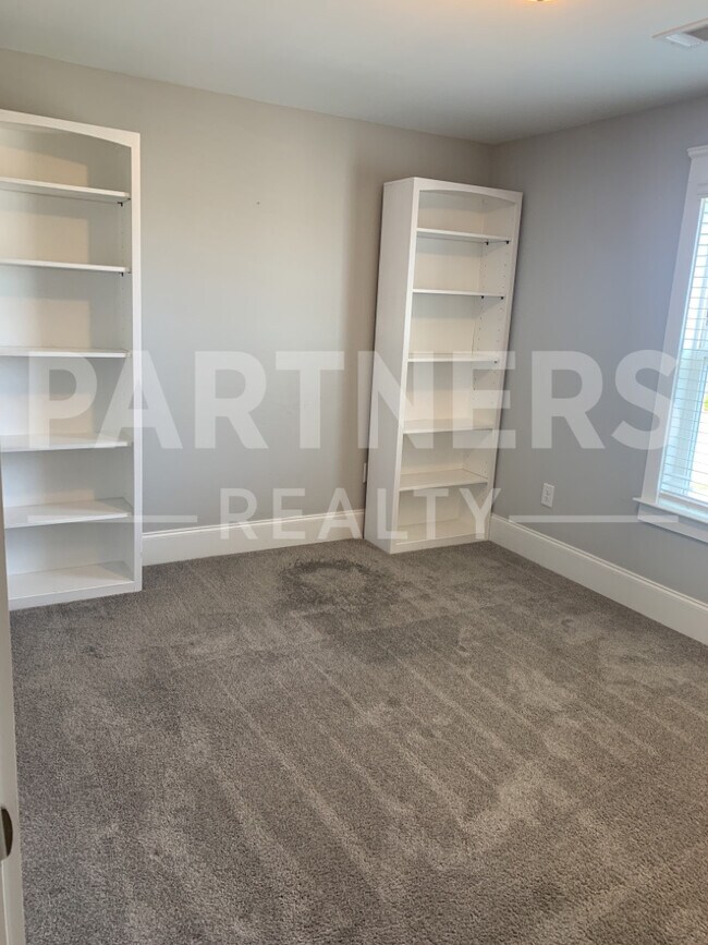 Building Photo - 170 Ave of Learning