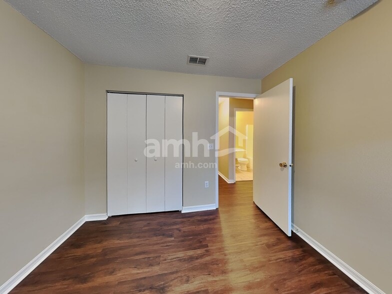 Building Photo - 7831 Chadwick Dr