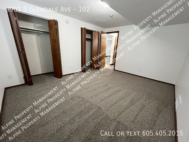 Building Photo - 3901 S Glendale Ave