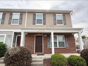 Building Photo - 3900 Swinton St