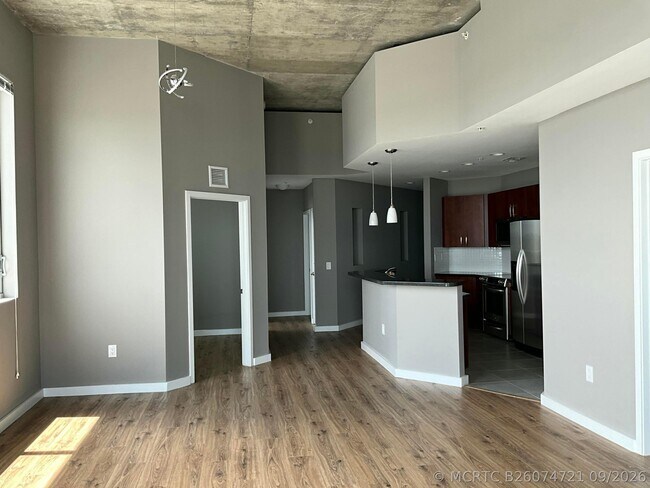 Building Photo - 300 S Australian Ave
