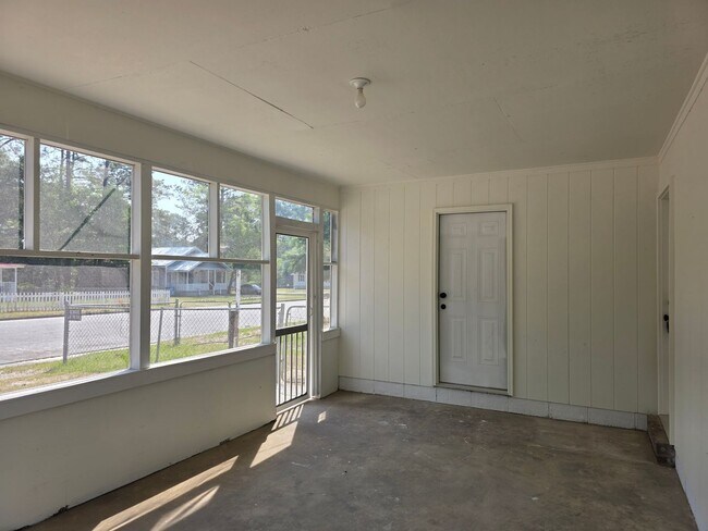 Building Photo - 309 E Third Street
