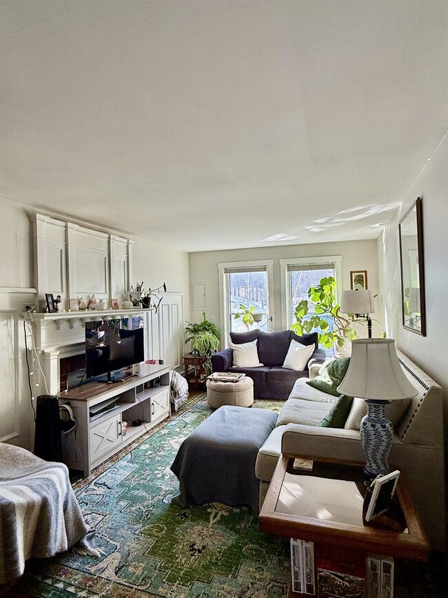 Building Photo - 43 Pleasant St