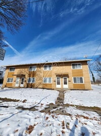 Building Photo - "Charming 2-Bedroom Retreat with Spacious 1000 Sq Ft in Toledo – Ideal for Comfortable Living!"