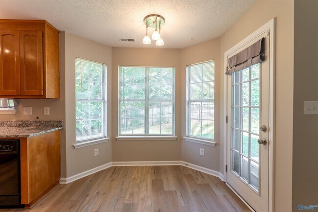 Building Photo - 113 Grey Fawn Trail
