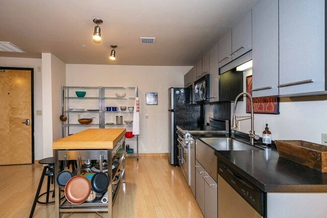 Building Photo - Gorgeous loft-style 2 floor condo with secured parking, A/C and rent includes most utilities!