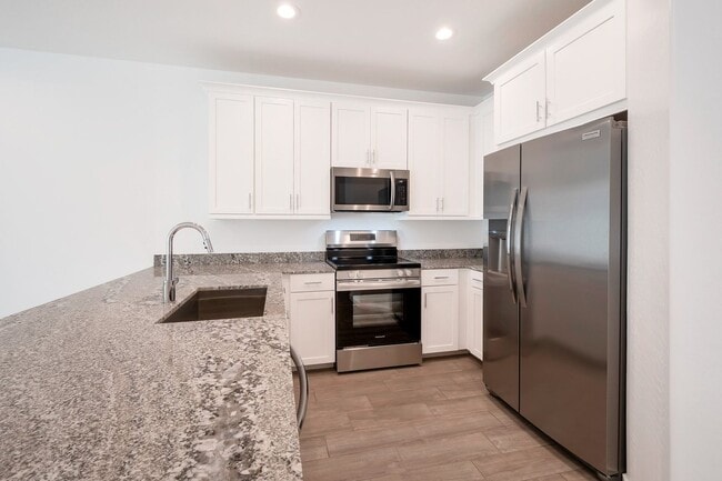 Building Photo - Like Brand New Luxurious Modern 3 Bedroom ...