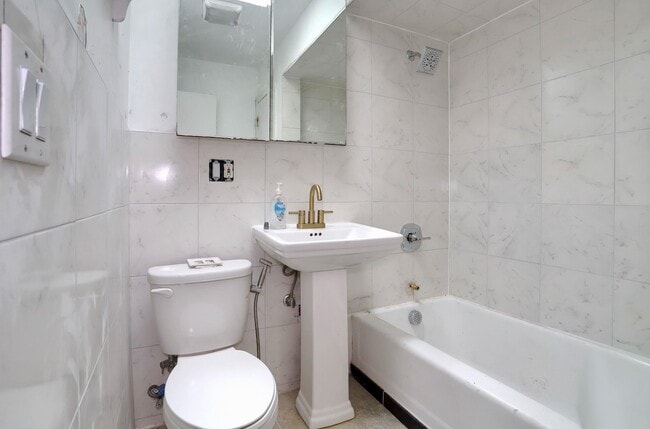 Building Photo - 73 Wales Ave