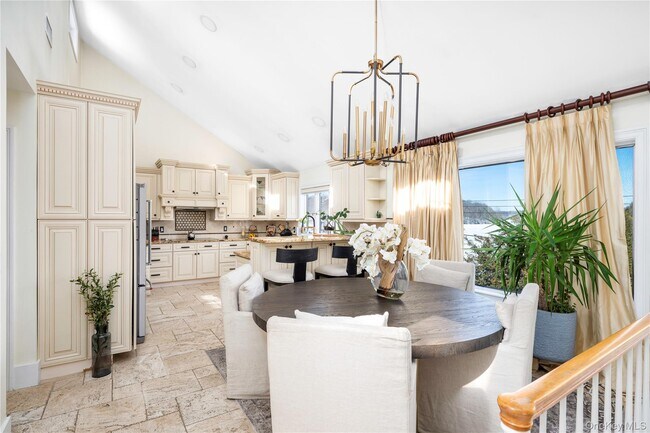 Building Photo - 850 S Lake Blvd