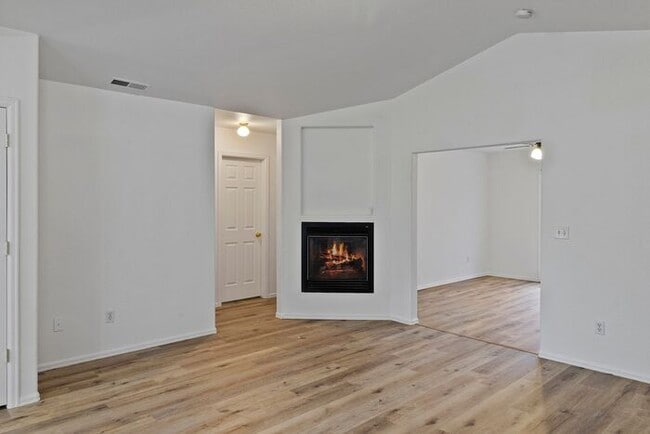 Building Photo - Wonderful 3 Bedroom Home with New Flooring and Paint