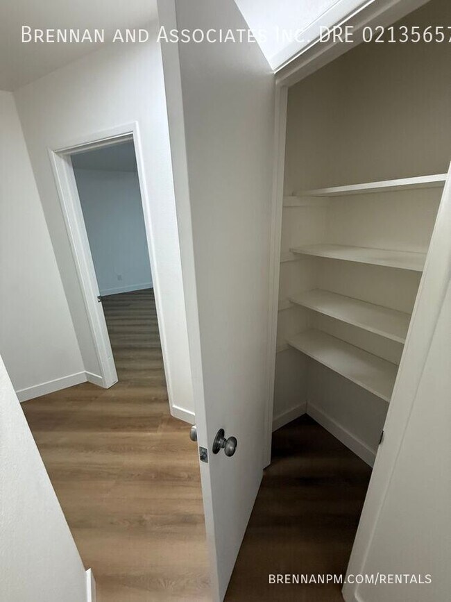 Building Photo - 35 Flower St