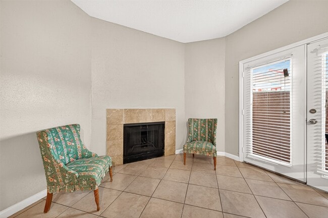 Building Photo - 10855 Meadowglen Ln