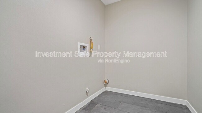 Building Photo - 4275 College Ave