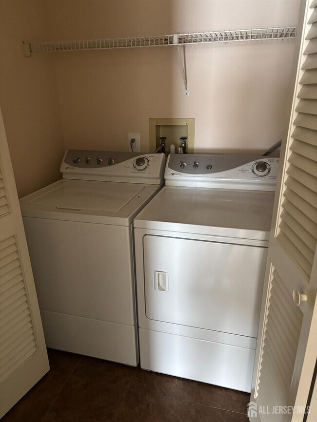 Building Photo - 92 Heather Ct