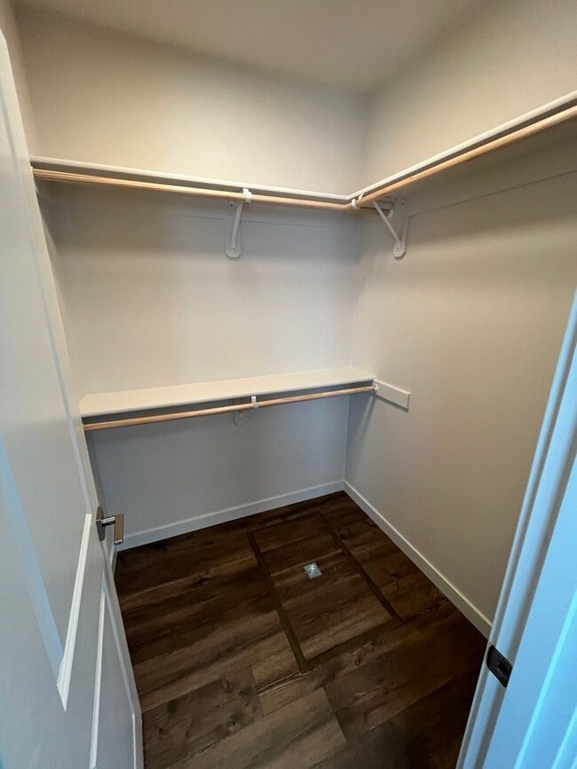 Building Photo - Newer Townhome in Midtown Bend with Deposit Special
