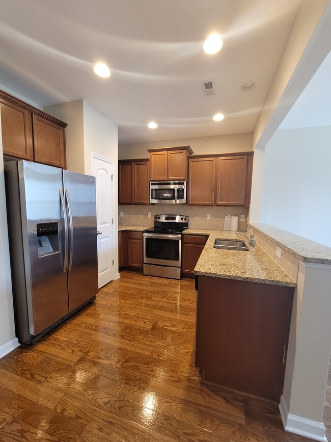 Building Photo - 4464 Middletown Dr