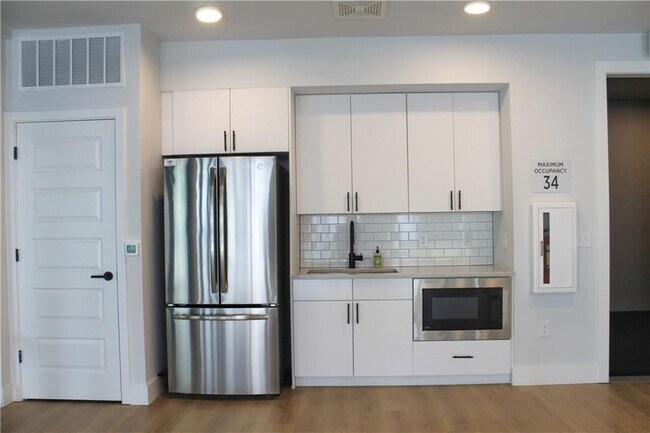 Building Photo - 3101 Govalle Ave