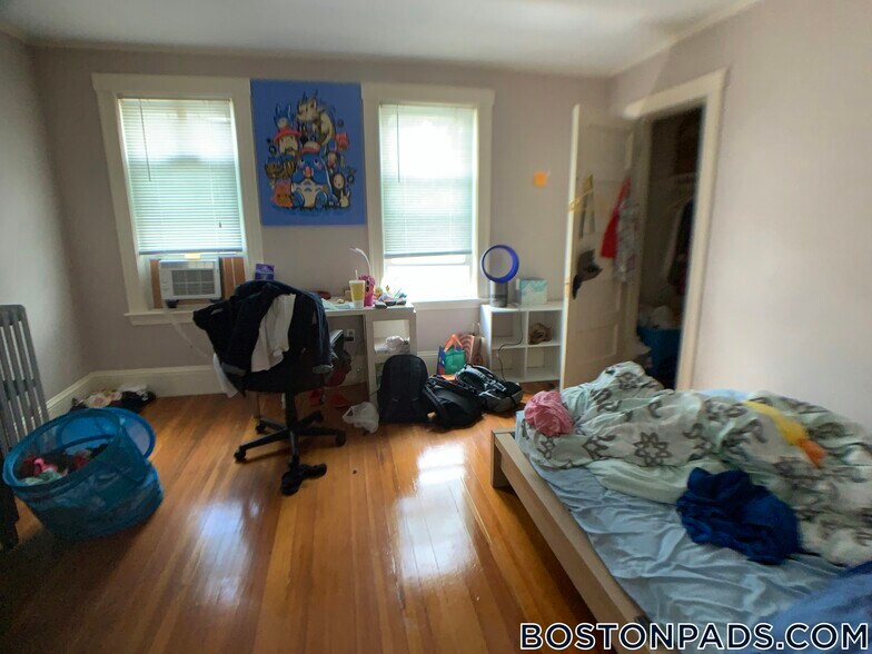 Primary Photo - 24 Greenleaf Ave