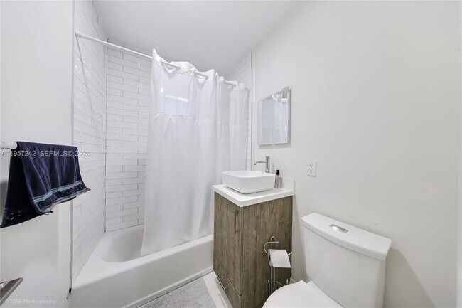 Building Photo - 526 Satinwood Dr