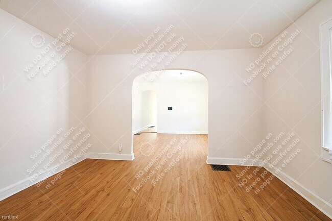 Building Photo - 1 br, 1 bath Duplex - 804 N Denny St